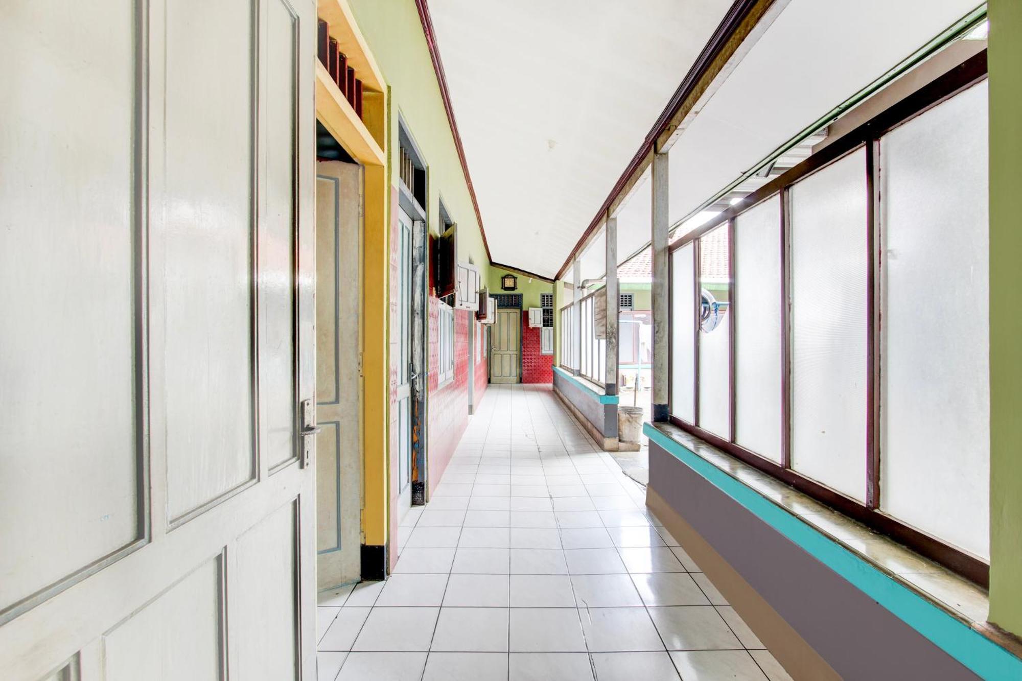 Spot On 94085 Hotel Agung Purwokerto Kültér fotó